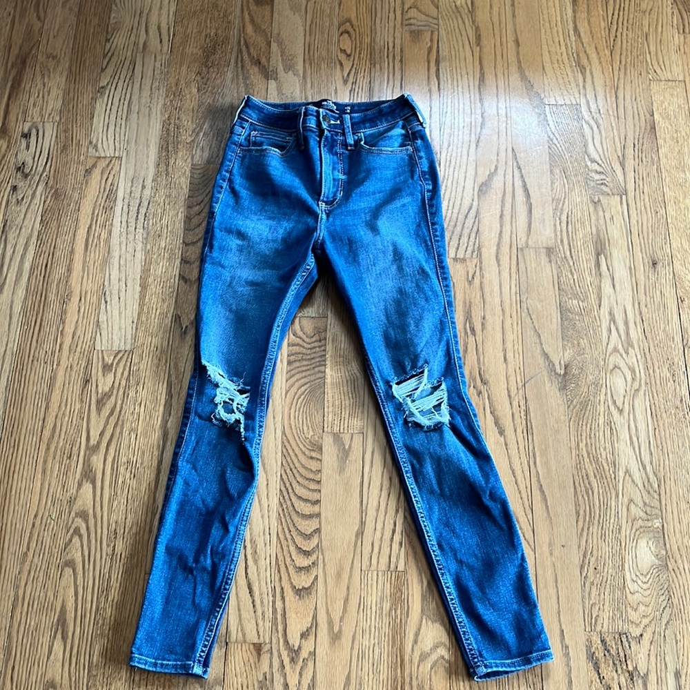 Hollister high-rise, ripped jegging
